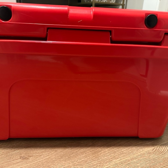 RARE Coca-Cola Yeti Red Storage Cooler with Insulated Walls - Picture 5 of 8
